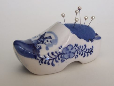 China clog pin cushion