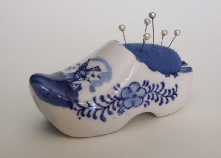 China clog pin cushion