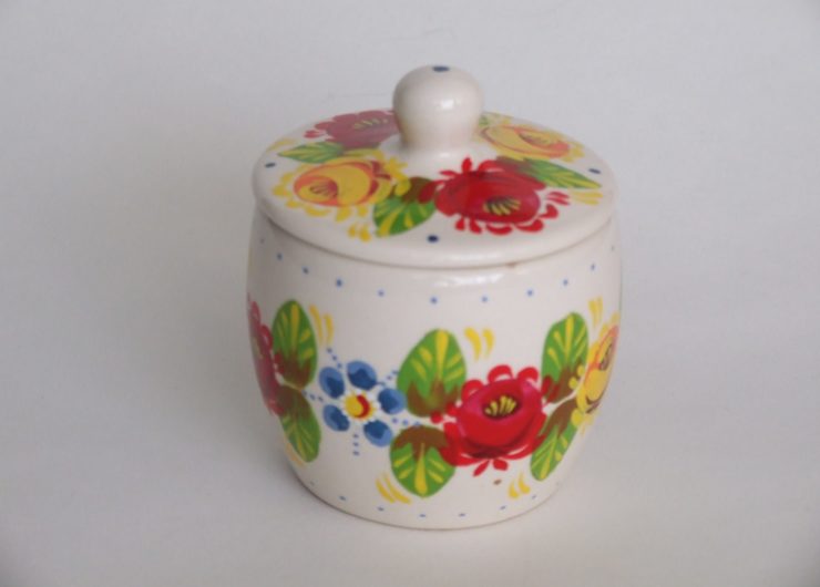 Cream china pot with lid
