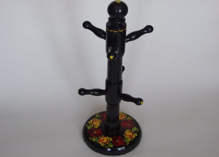 Black wooden mug tree