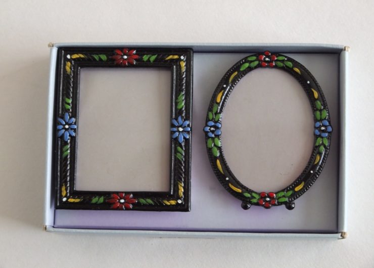 Miniature picture frames